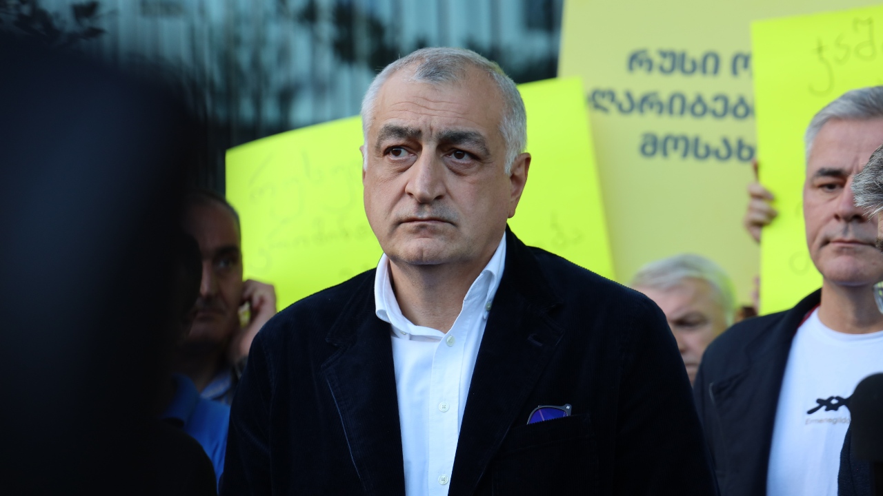 მამუკა ხაზარაძე არაბულ ინვესტიციაზე დადებული ხელშეკრულების გასაჯაროებას ითხოვს